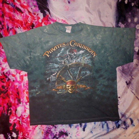 Pirates of the Caribbean Disney T-shirt - Picture 1 of 9